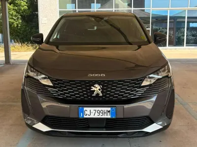 Usata Peugeot 3008 Allure 131 CV (96 kW) 2022 Grigio titanio SUV