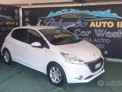 Usata Peugeot 208 Allure 68 CV (50 kW) 2013 Bianco Utilitaria