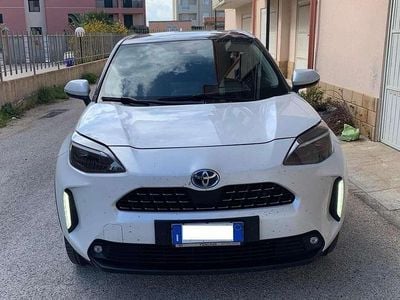 Usata Toyota Yaris Cross Lounge 92 CV (67 kW) 2022 Bianco SUV