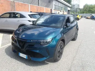 Usata Alfa Romeo Junior 114 kW (156 CV) 2025 Blu/azzurro SUV