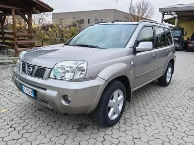Usata Nissan X-Trail 136 CV (100 kW) 2004 Grigio SUV
