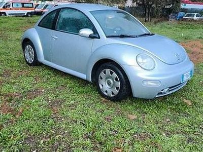 Usata VW New Beetle 102 CV (75 kW) 2005 Grigio Utilitaria