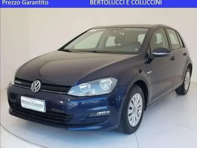 Usata VW Golf VII Trendline 110 CV (80 kW) 2016 Blu Berlina