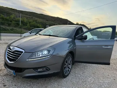 Usado Lancia Delta 165 CV (121 kW) 2009 Gris Utilitario