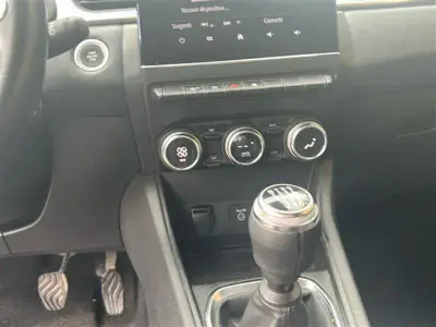 Usata Renault Captur Intens 100 CV (73 kW) 2023 Grigio chiaro SUV
