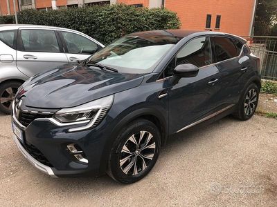 Usata Renault Captur Techno 101 CV (74 kW) 2023 Blu/azzurro SUV