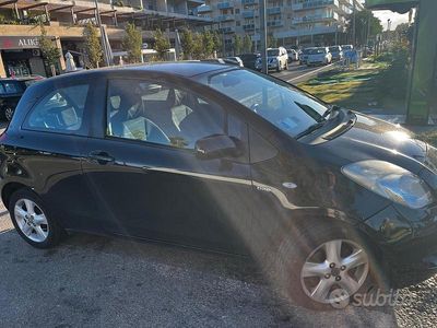 Usata Toyota Yaris 90 CV (66 kW) 2006 Nero Berlina
