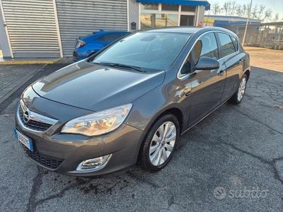 Usata Opel Astra 140 CV (102 kW) 2010 Grigio Berlina