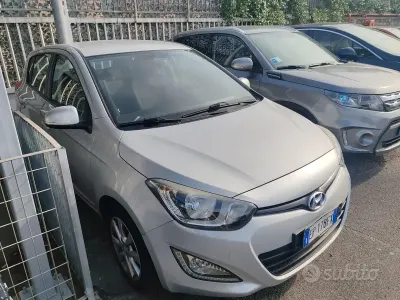 Usata Hyundai i20 Edition 75 CV (55 kW) 2012 Grigio Utilitaria