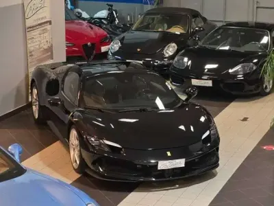 Nuova Ferrari 296 663 CV (487 kW) 2026 Nero daytona (colori classici) Cabrio