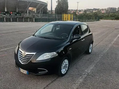 Usata Lancia Ypsilon 69 CV (50 kW) 2015 Nero Utilitaria