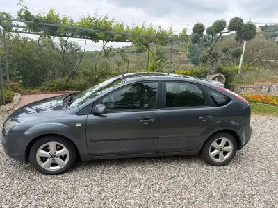 Usata Ford Focus 109 CV (80 kW) 2005 Grigio Berlina