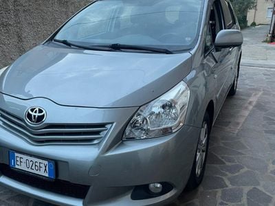 Usata Toyota Verso 126 CV (92 kW) 2011 Grigio Monovolume