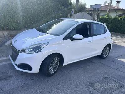 Usata Peugeot 208 82 CV (60 kW) 2017 Bianco Utilitaria