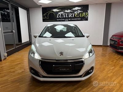 Usata Peugeot 208 Allure 82 CV (60 kW) 2015 Bianco Utilitaria