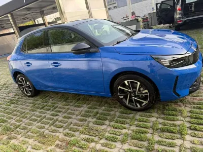 Usata Opel Corsa Edition 101 CV (74 kW) 2025 Blu/azzurro Utilitaria