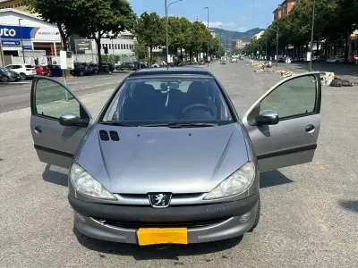 Usata Peugeot 206 CC 88 CV (64 kW) 2003 Grigio Cabrio