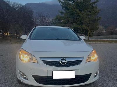 Usata Opel Astra Cosmo 125 CV (91 kW) 2012 Bianco Berlina