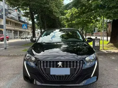 Usata Peugeot 208 75 CV (55 kW) 2023 Utilitaria