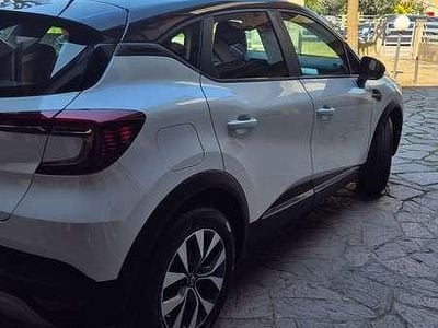 Usata Renault Captur Zen 101 CV (74 kW) 2021 Bianco SUV