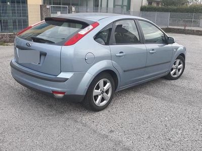 Begagnad Ford Focus 116 HK (85 kW) 2005 Minibuss