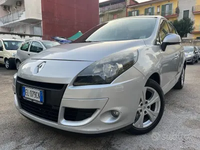 Usata Renault Scénic III Luxe 131 CV (96 kW) 2012 Grigio Monovolume