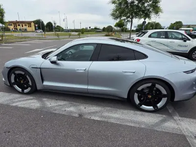 Usata Porsche Taycan 319 kW (435 CV) 2025 Argento Berlina