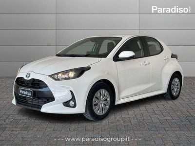 Begagnad Toyota Yaris Hybrid Business Edition 92 HK (67 kW) 2024 Vit Sedan