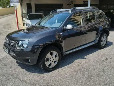 Usata Dacia Duster Lauréate 109 CV (80 kW) 2014 Grigio scuro metallizzato SUV