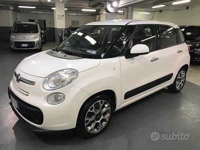 Begagnad Fiat 500L Lounge 85 HK (62 kW) 2014 Vit Minibuss