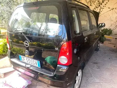 Usata Opel Agila 75 CV (55 kW) 2003 Nero Monovolume
