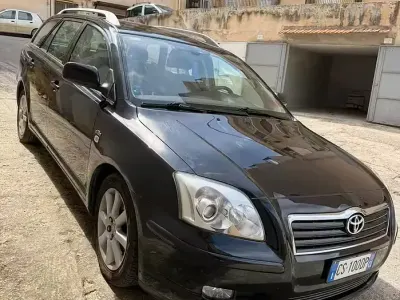 Käytetty Toyota Avensis 116 HP (85 kW) 2005 Musta Farmari