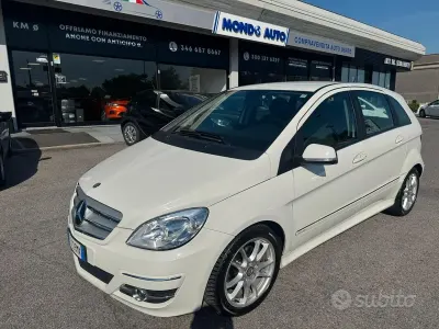 Usata Mercedes B200 Premium 140 CV (102 kW) 2010 Bianco Monovolume