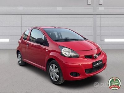 Usata Toyota Aygo Connect Style 68 CV (50 kW) 2011 Rosso Utilitaria
