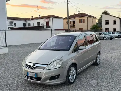 Usata Opel Zafira Cosmo 120 CV (88 kW) 2009 Grigio Monovolume