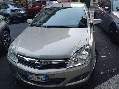 Usata Opel Astra Cosmo 116 CV (85 kW) 2007 Argento Cabrio