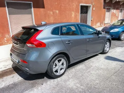 Usata Volvo V40 120 CV (88 kW) 2017 Grigio Berlina