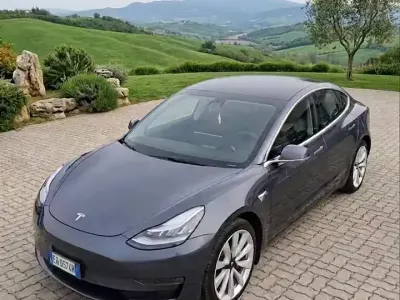 Usata Tesla Model 3 152 kW (208 CV) 2020 Grigio Berlina