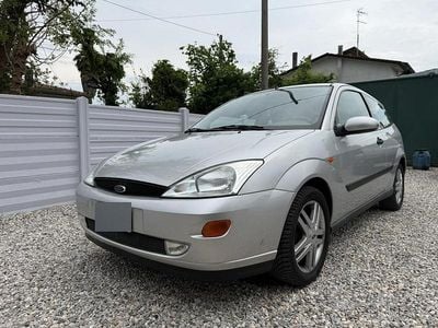 Usata Ford Focus Zetec 100 CV (73 kW) 2001 Berlina