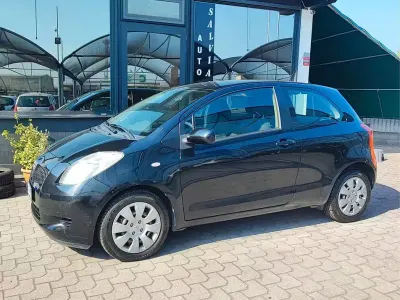 Usata Toyota Yaris Sol 69 CV (50 kW) 2006 Nero Berlina