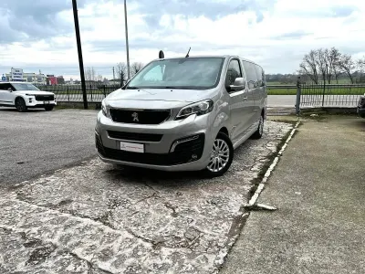 Begagnad Peugeot Traveller Business-Line 120 HK (88 kW) 2021 Grå Minibuss