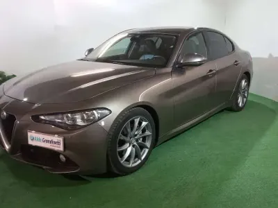 Usata Alfa Romeo Giulia Business 136 CV (100 kW) 2019 Bronzo Berlina