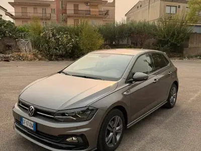 Usata VW Polo R-line 95 CV (69 kW) 2021 Marrone Utilitaria