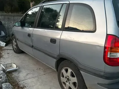 Usata Opel Zafira 101 CV (74 kW) 2002 Monovolume
