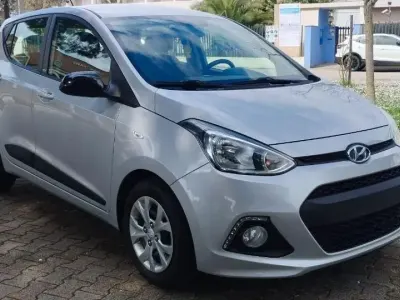 Usata Hyundai i10 66 CV (48 kW) 2015 Argento Utilitaria