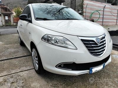 Usata Lancia Ypsilon Gold 69 CV (50 kW) 2012 Bianco Utilitaria
