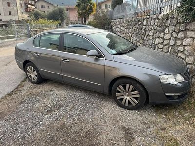 Usata VW Passat 116 CV (85 kW) 2005 Grigio Berlina