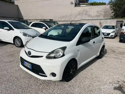 Brugt Toyota Aygo Connect Style 68 HK (50 kW) 2014 Hvid Hatchback