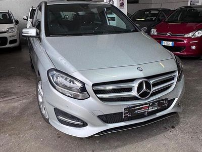 Usata Mercedes B180 108 CV (79 kW) 2015 Argento Monovolume