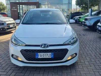 Usata Hyundai i20 Classic 84 CV (61 kW) 2015 Bianco Berlina